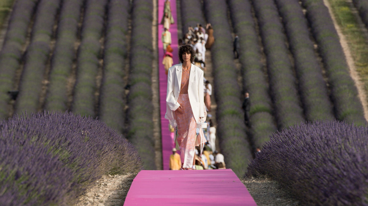 Lokasi Unik Fashion Runway Di Penjuru Dunia Yang Bikin Kagum
