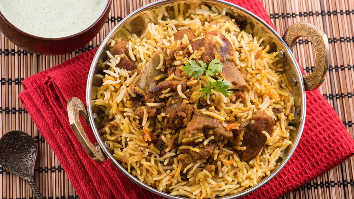 Mencicipi Makanan Khas India