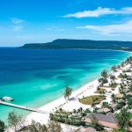 Menikmati Pulau Tropis Dengan Suasana Laut Yang Tenang